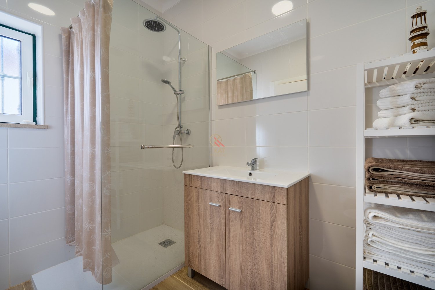 Moradia com anexo independente T3 renovado, piscina e excelente exposição solar – Vale Del Rei, Lagoa