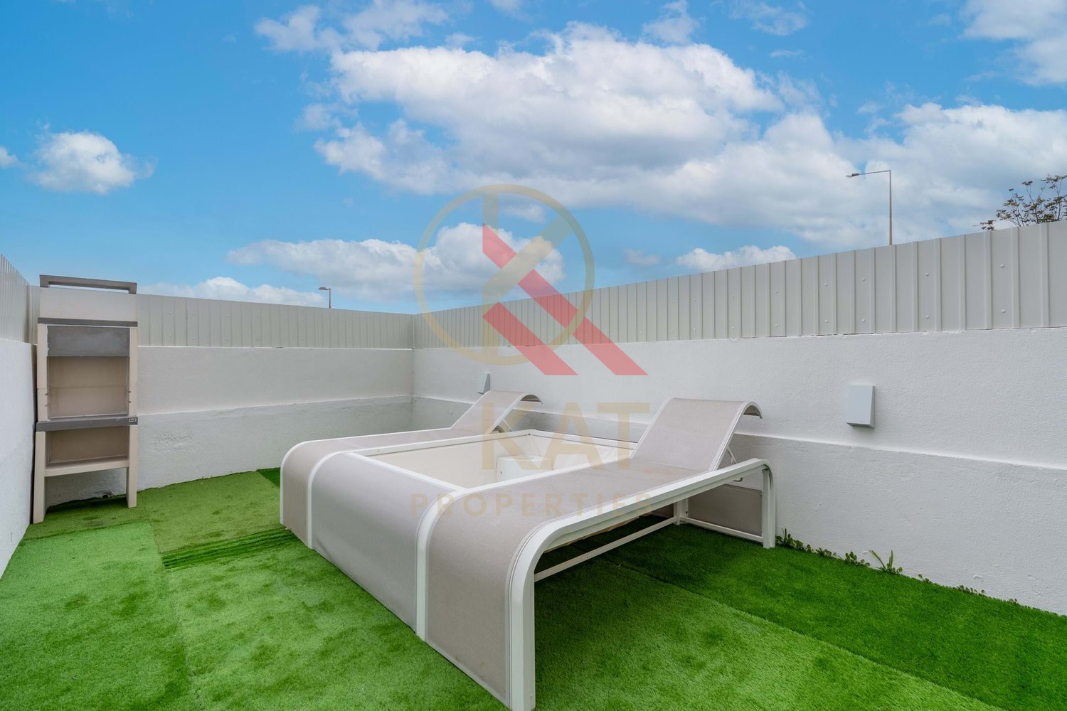 T2 de Sonho em Caxias, Oeiras – Vista Mar, Terraço Privativo com Jacuzzi e a 30 metros da Praia