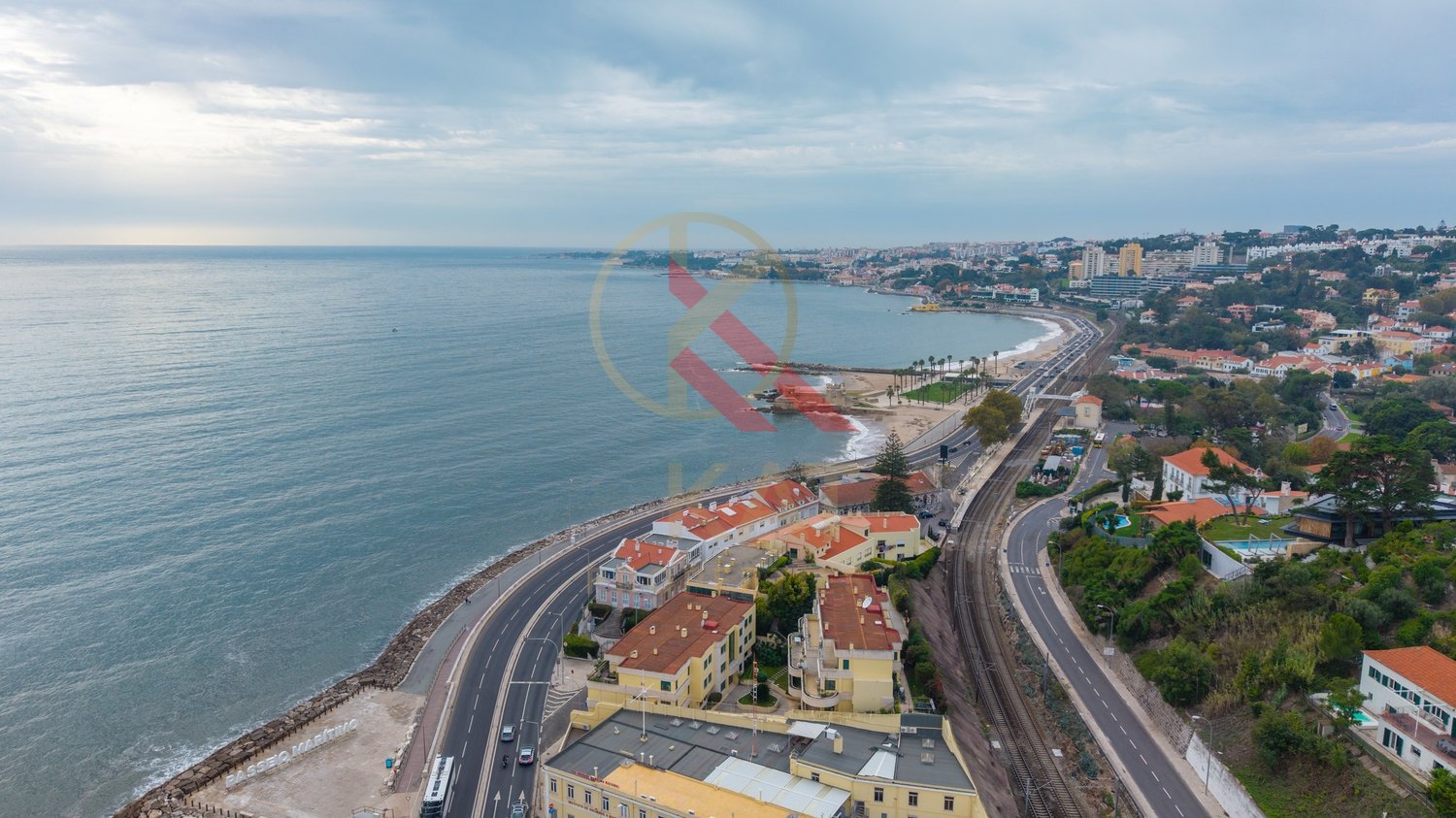 T2 de Sonho em Caxias, Oeiras – Vista Mar, Terraço Privativo com Jacuzzi e a 30 metros da Praia