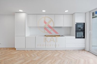 T2 de Sonho em Caxias, Oeiras – Vista Mar, Terraço Privativo com Jacuzzi e a 30 metros da Praia