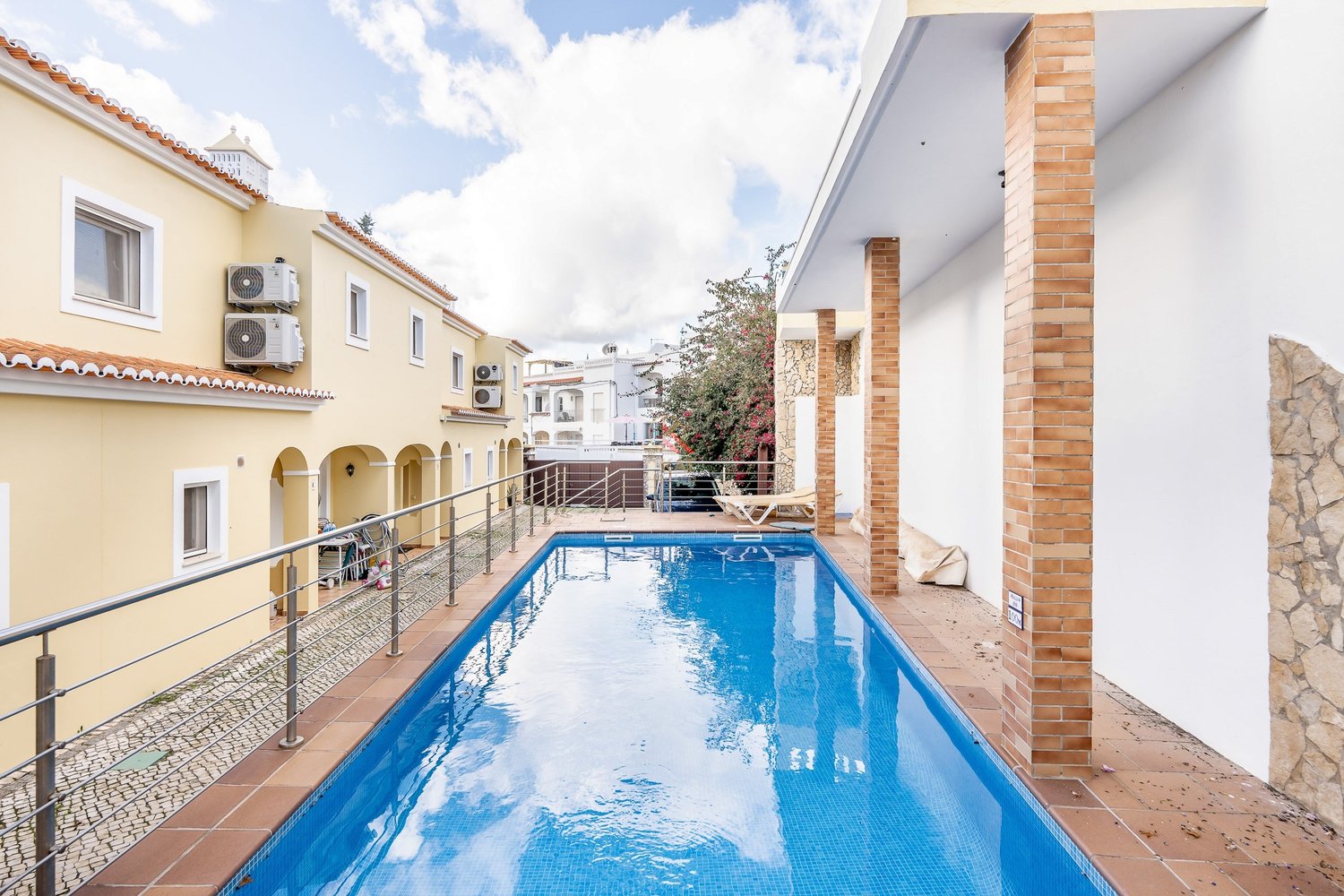 Moradia Geminada T3 em Condomínio Privado – Espiche, Lagos