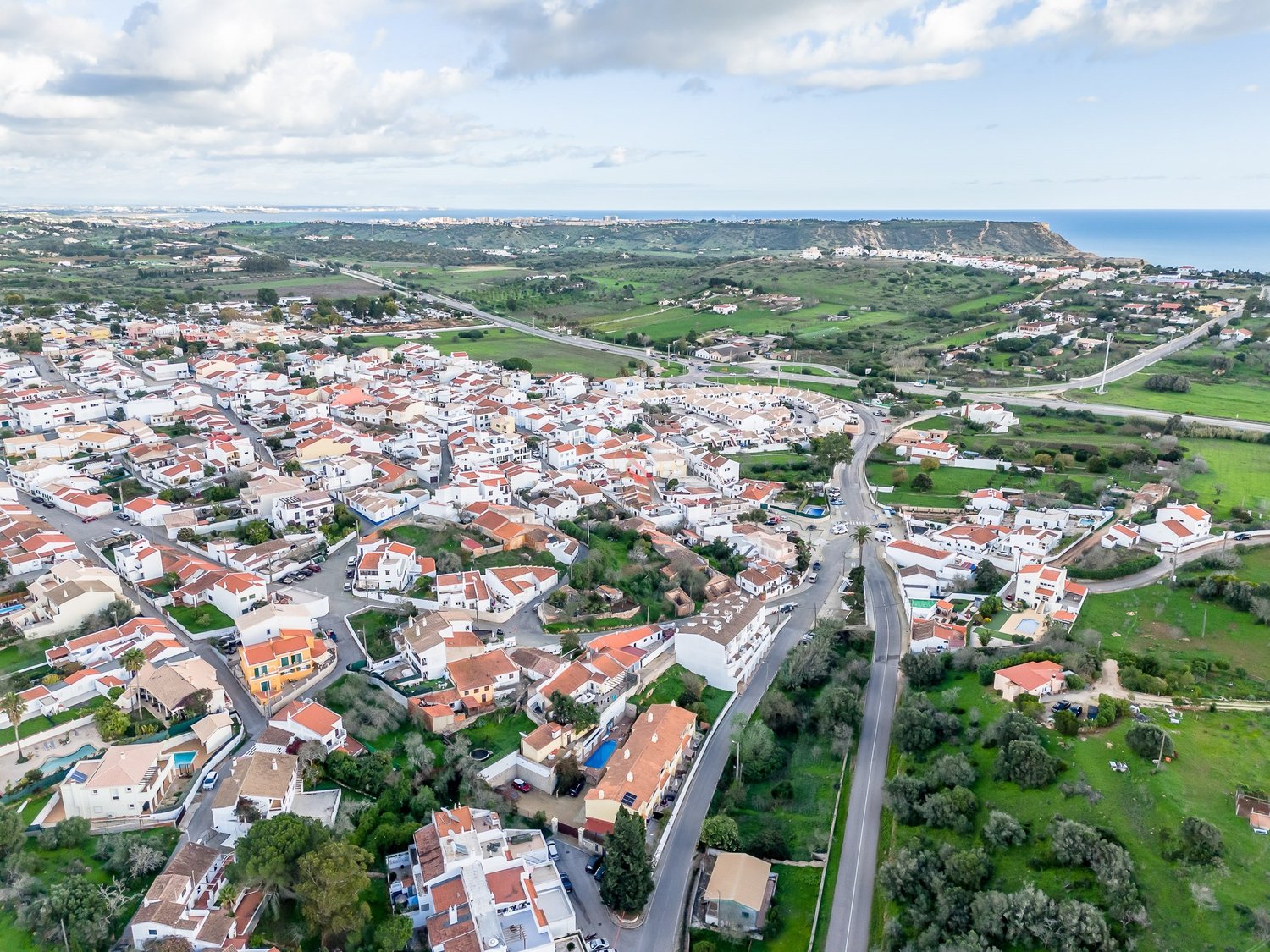 Moradia Geminada T3 em Condomínio Privado – Espiche, Lagos