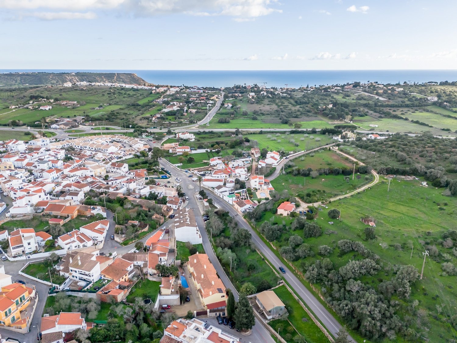 Moradia Geminada T3 em Condomínio Privado – Espiche, Lagos