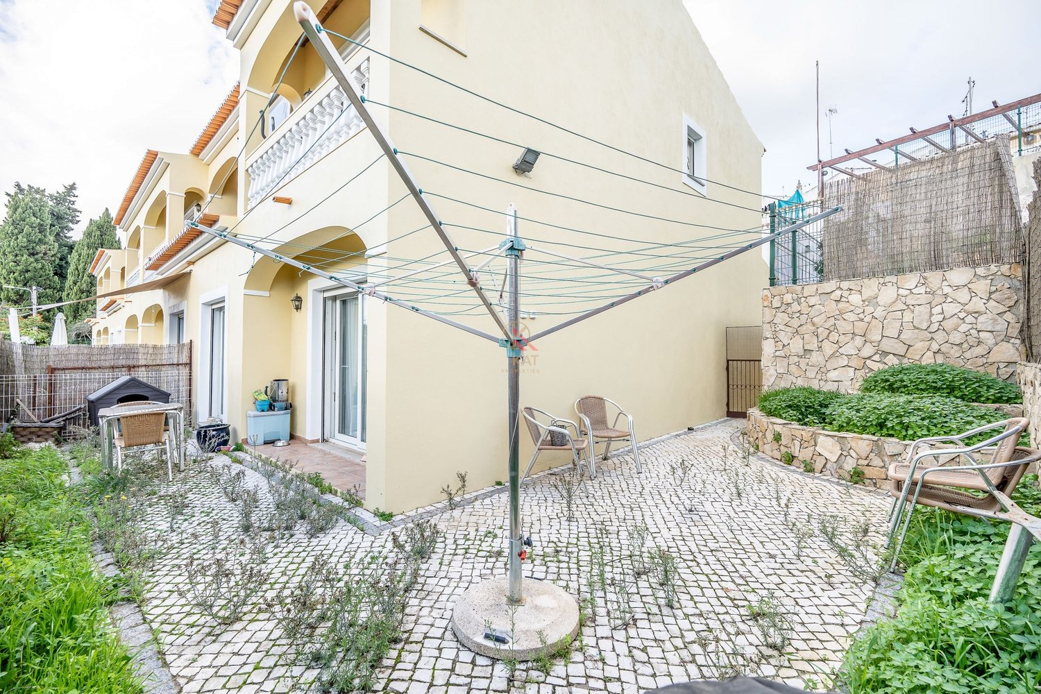 Moradia Geminada T3 em Condomínio Privado – Espiche, Lagos