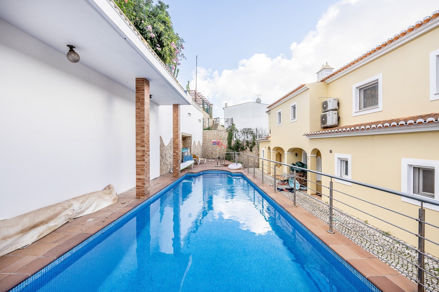 Moradia Geminada T3 em Condomínio Privado – Espiche, Lagos