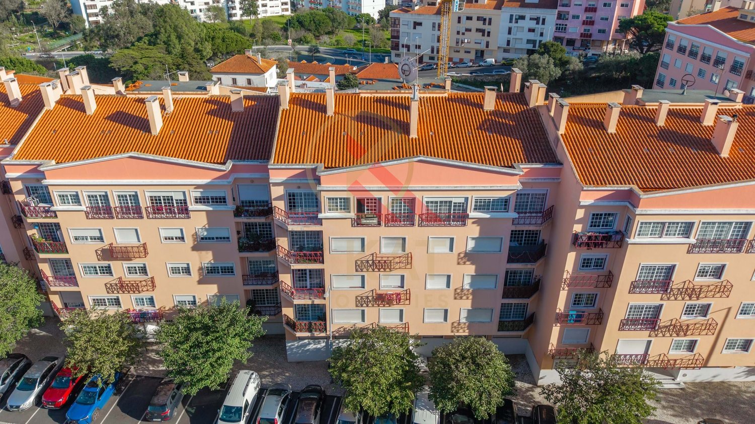 Oportunidade em Rio de Mouro — T3 Luminoso com bons acabamentos