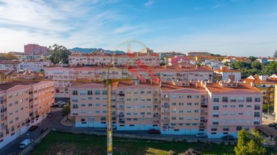 Oportunidade em Rio de Mouro — T3 Luminoso com bons acabamentos