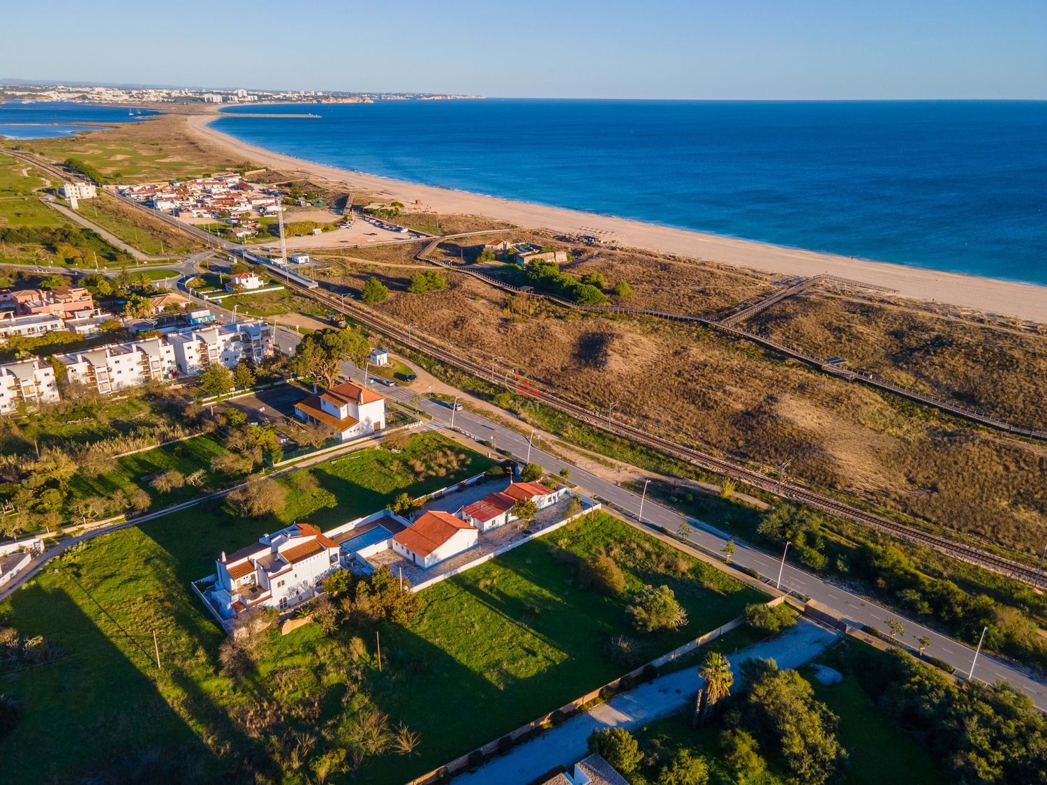 Propriedade com Localização Premium a 200m da Meia Praia – Lagos