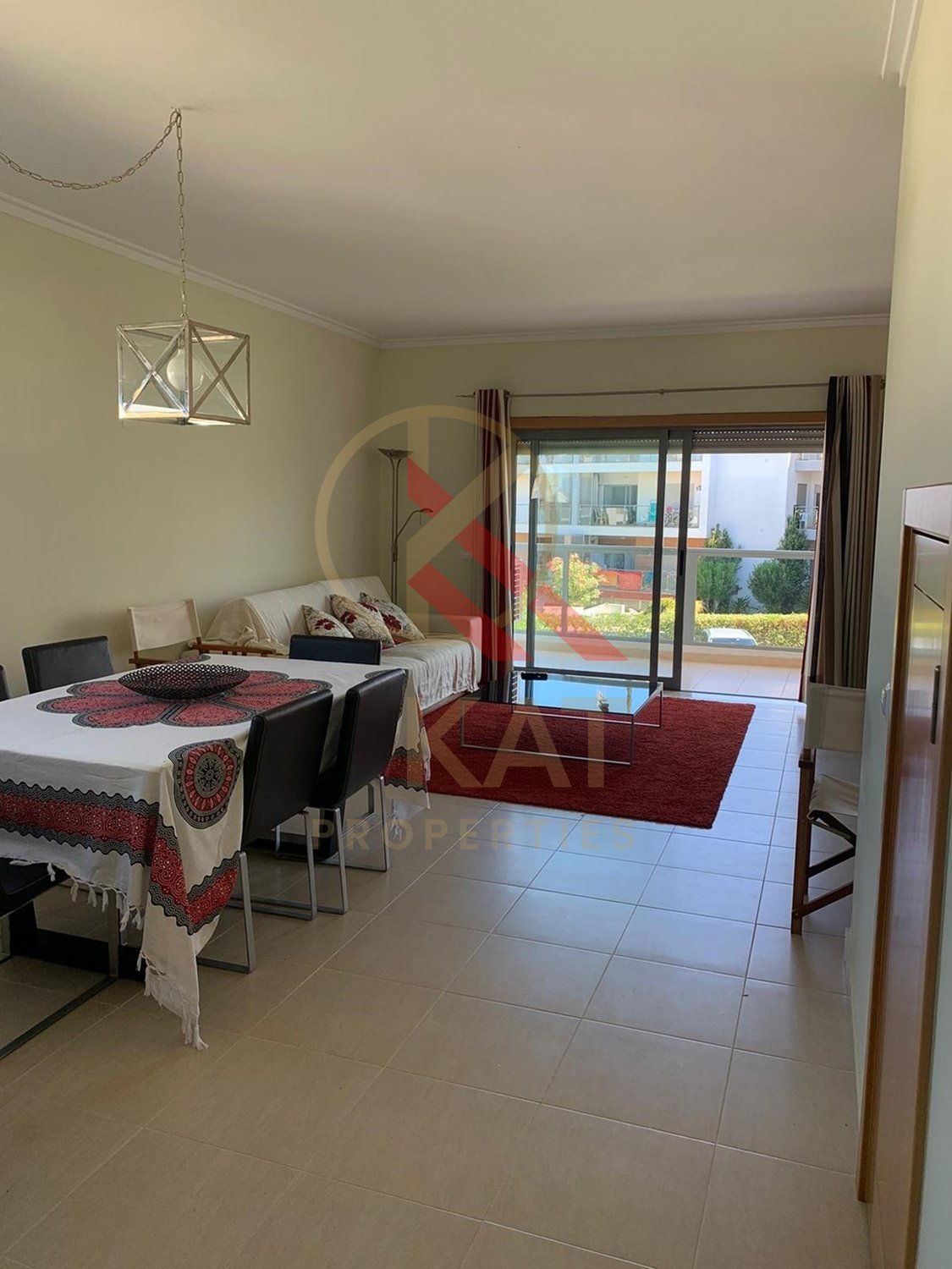 Aluga-se ao ano apartamento T2 duplex no Vale França, em Portimão