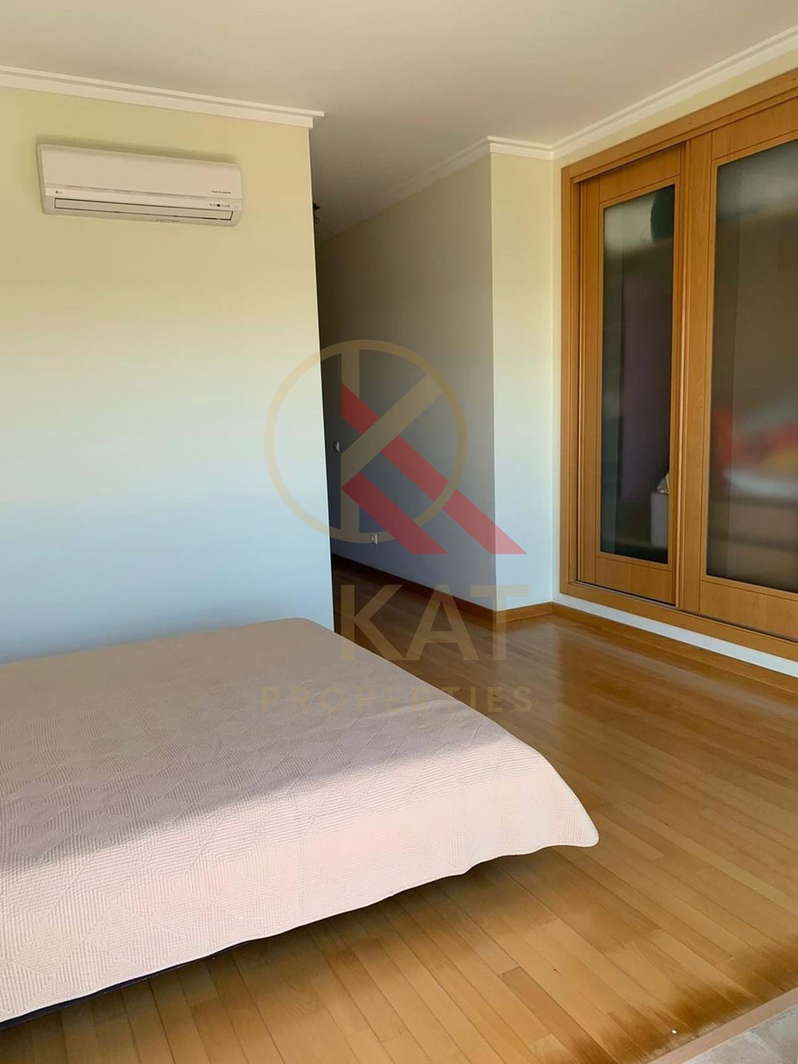 Aluga-se ao ano apartamento T2 duplex no Vale França, em Portimão