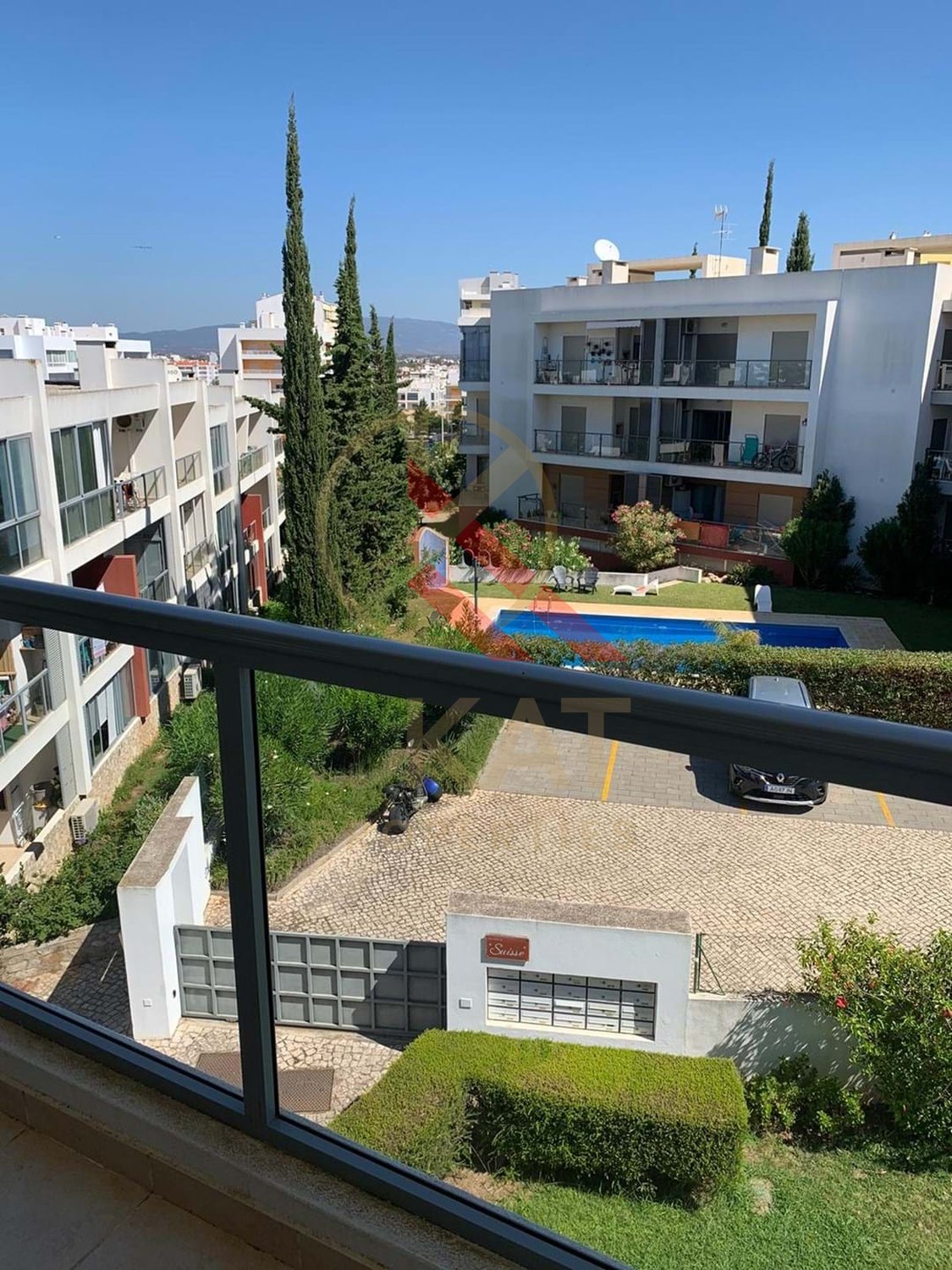 Aluga-se ao ano apartamento T2 duplex no Vale França, em Portimão