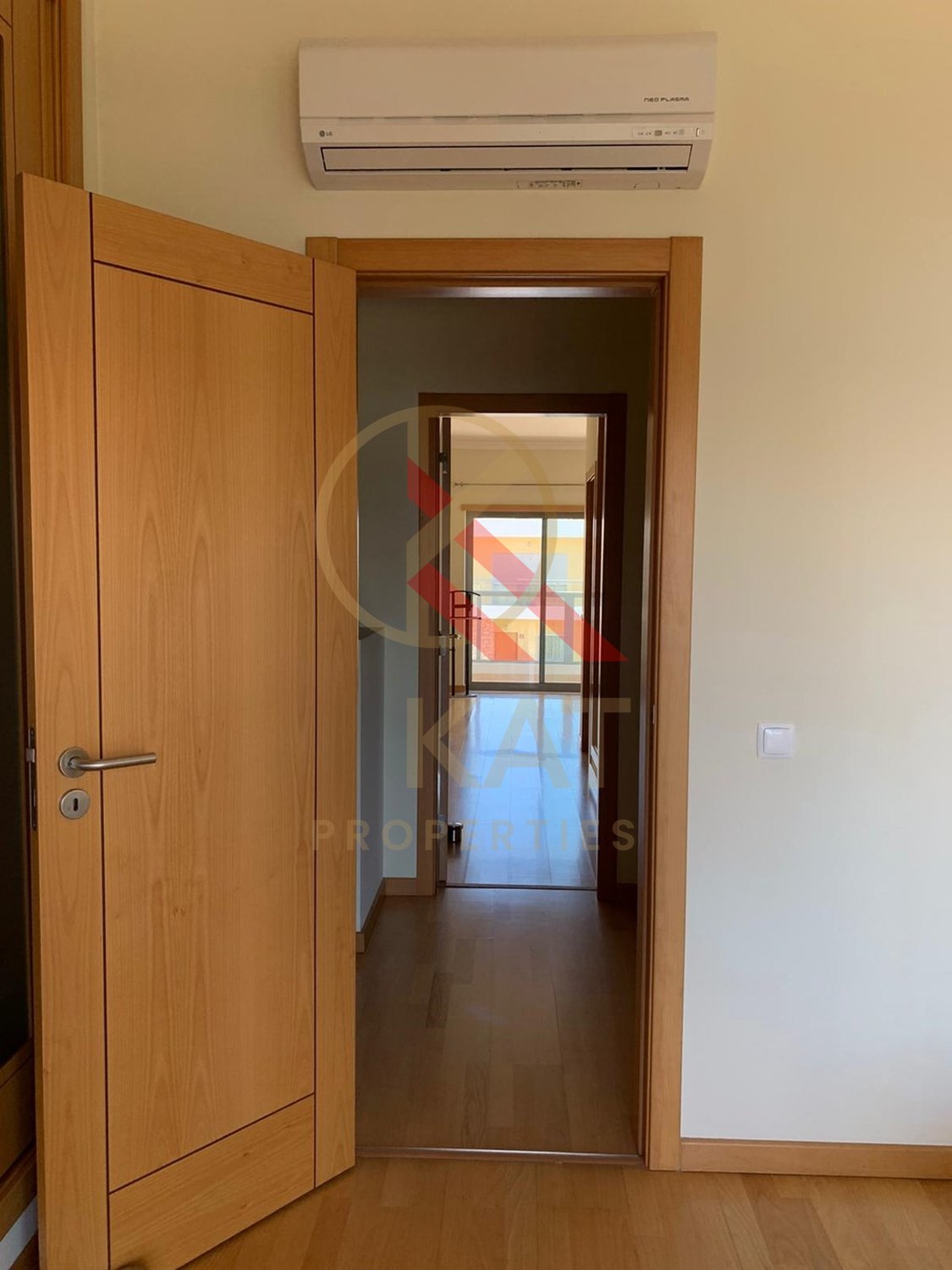 Aluga-se ao ano apartamento T2 duplex no Vale França, em Portimão