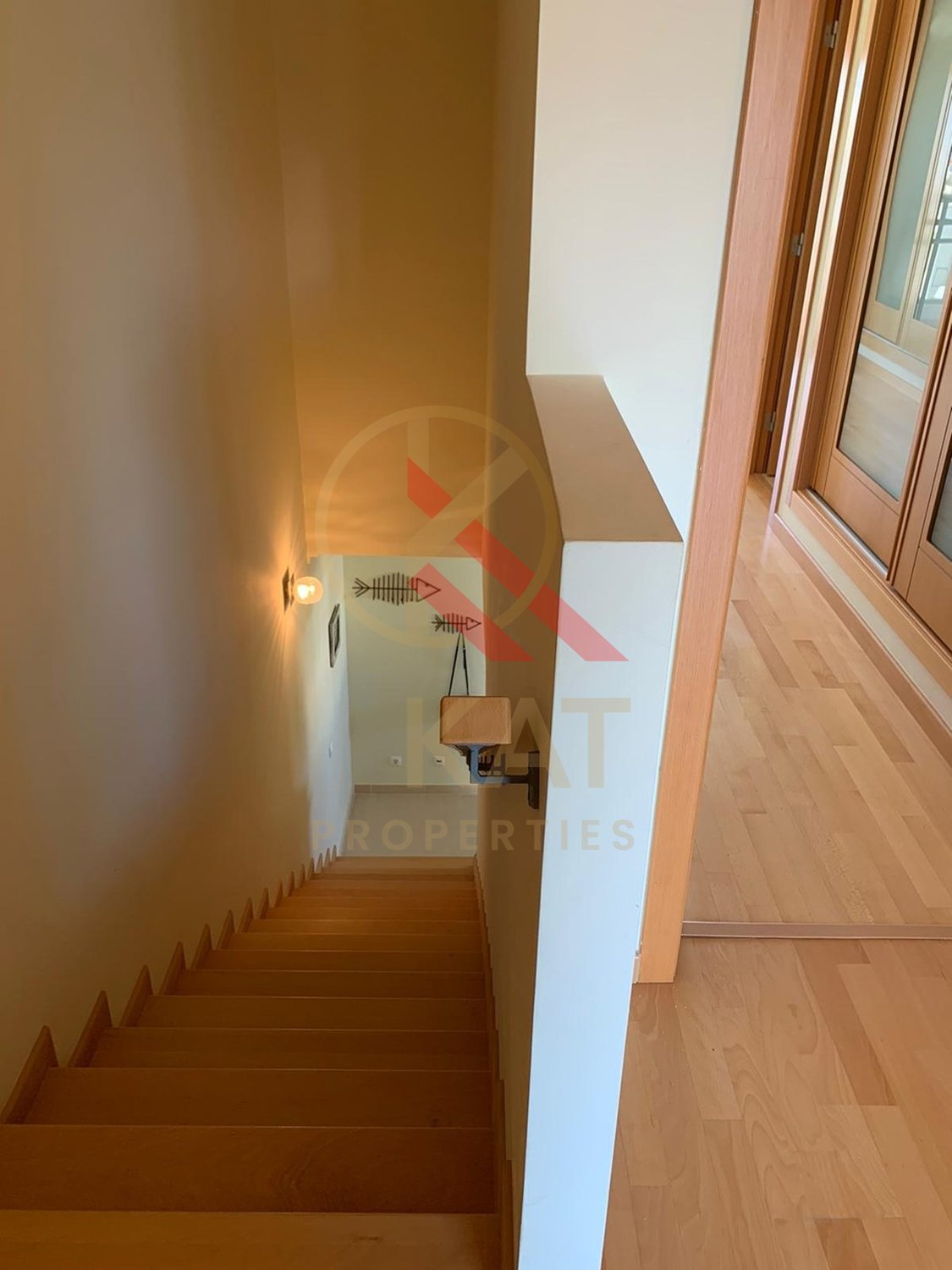 Aluga-se ao ano apartamento T2 duplex no Vale França, em Portimão