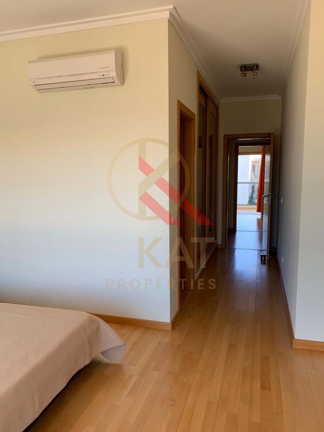 Aluga-se ao ano apartamento T2 duplex no Vale França, em Portimão