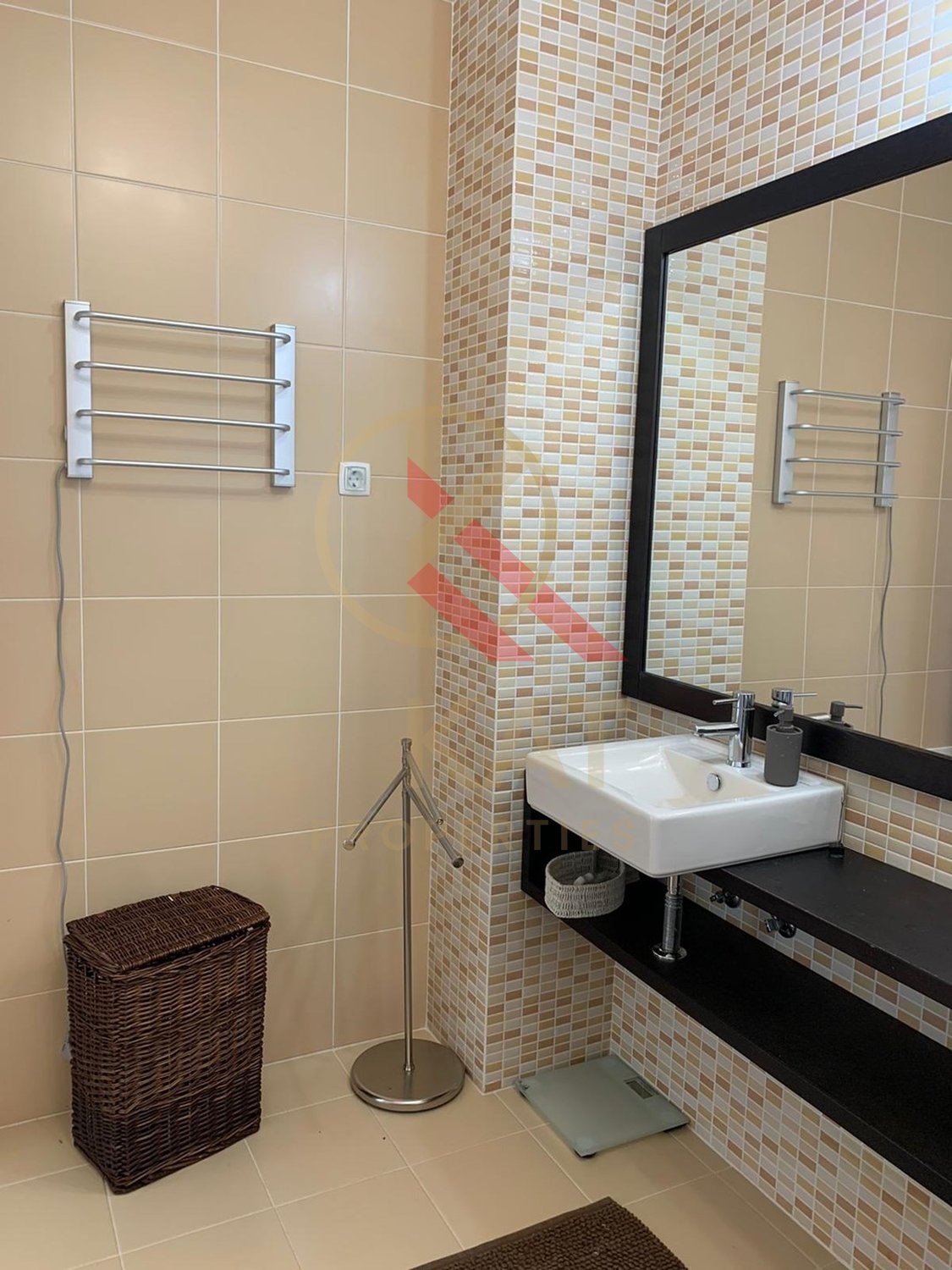 Aluga-se ao ano apartamento T2 duplex no Vale França, em Portimão