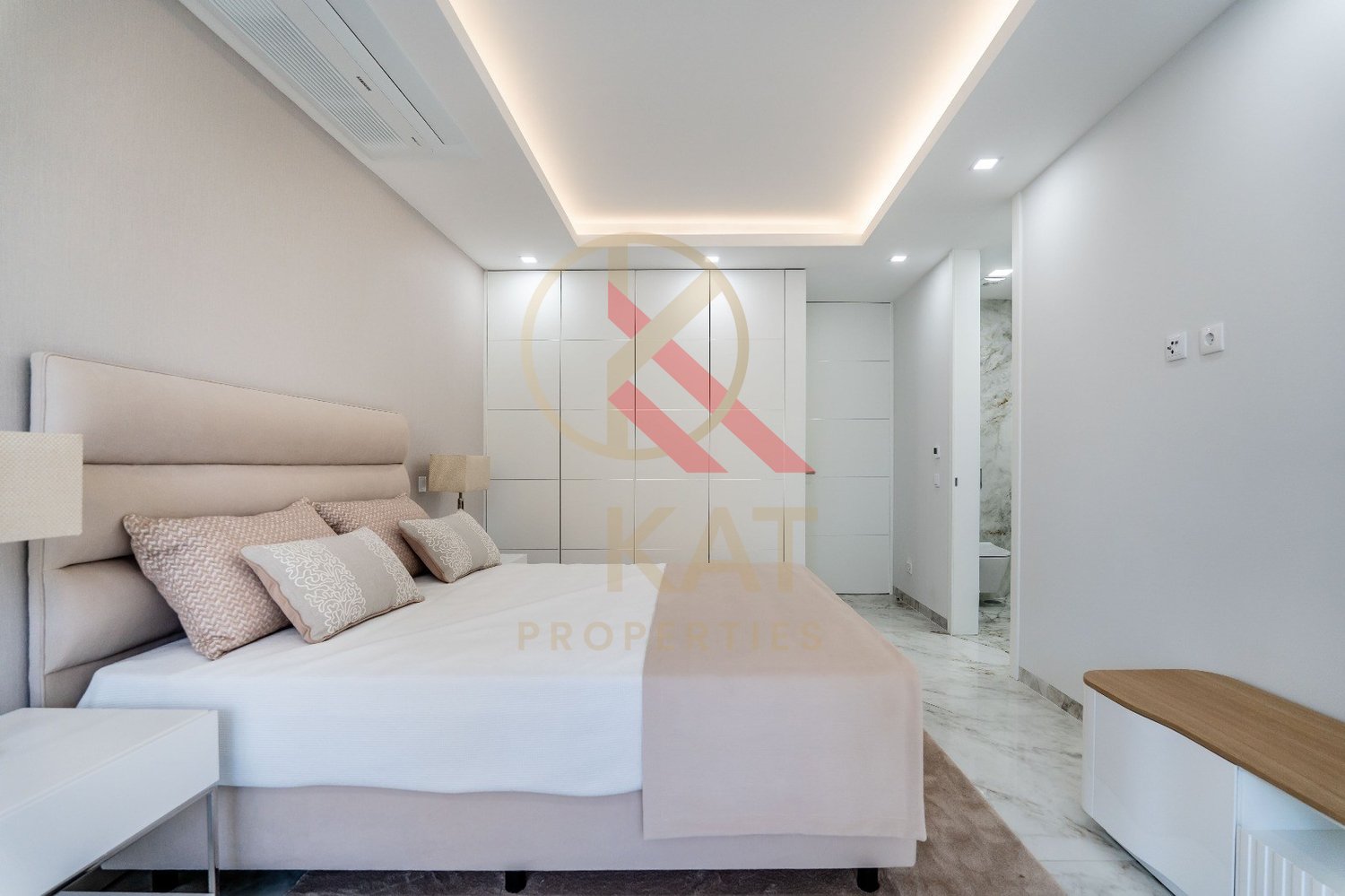 T2 novo em Lagos, com acabamentos de luxo e piscina no rooftop — ideal para viver ou investir.