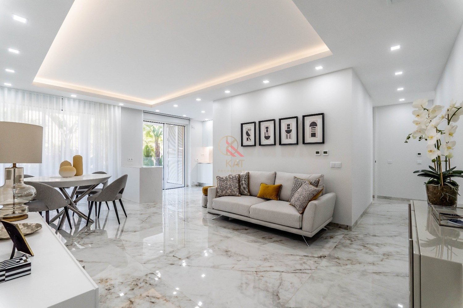 T2 novo em Lagos, com acabamentos de luxo e piscina no rooftop — ideal para viver ou investir.