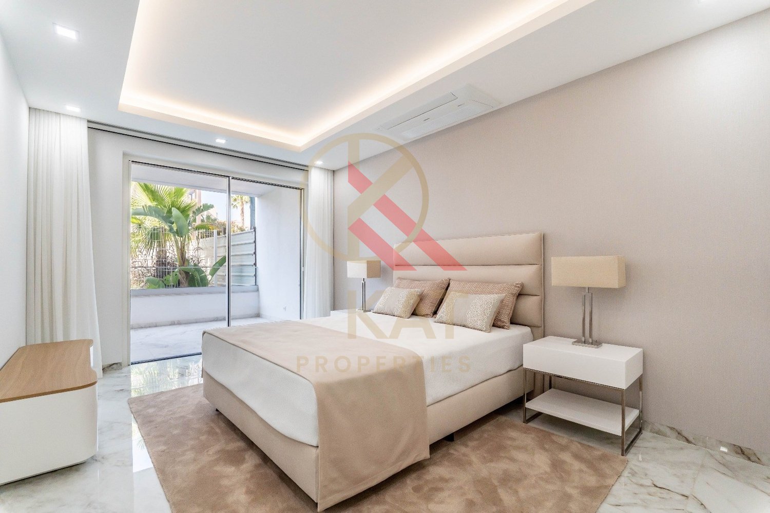 T2 novo em Lagos, com acabamentos de luxo e piscina no rooftop — ideal para viver ou investir.