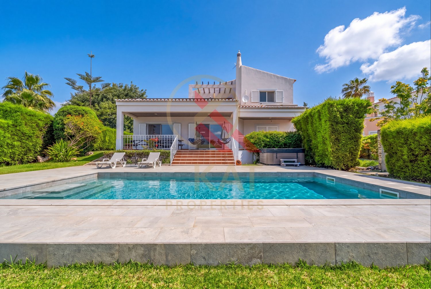Moradia V4 com Piscina e Ginásio à venda em Portimão