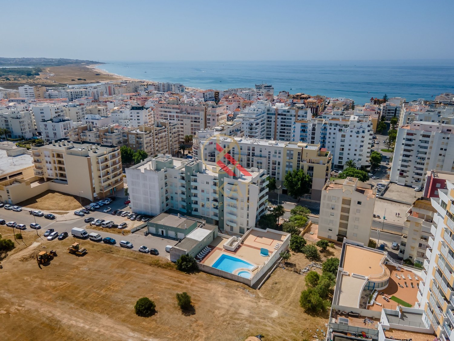  Apartamento T1 c/ Piscina, Garagem e Churrasqueira, próximo da praia 