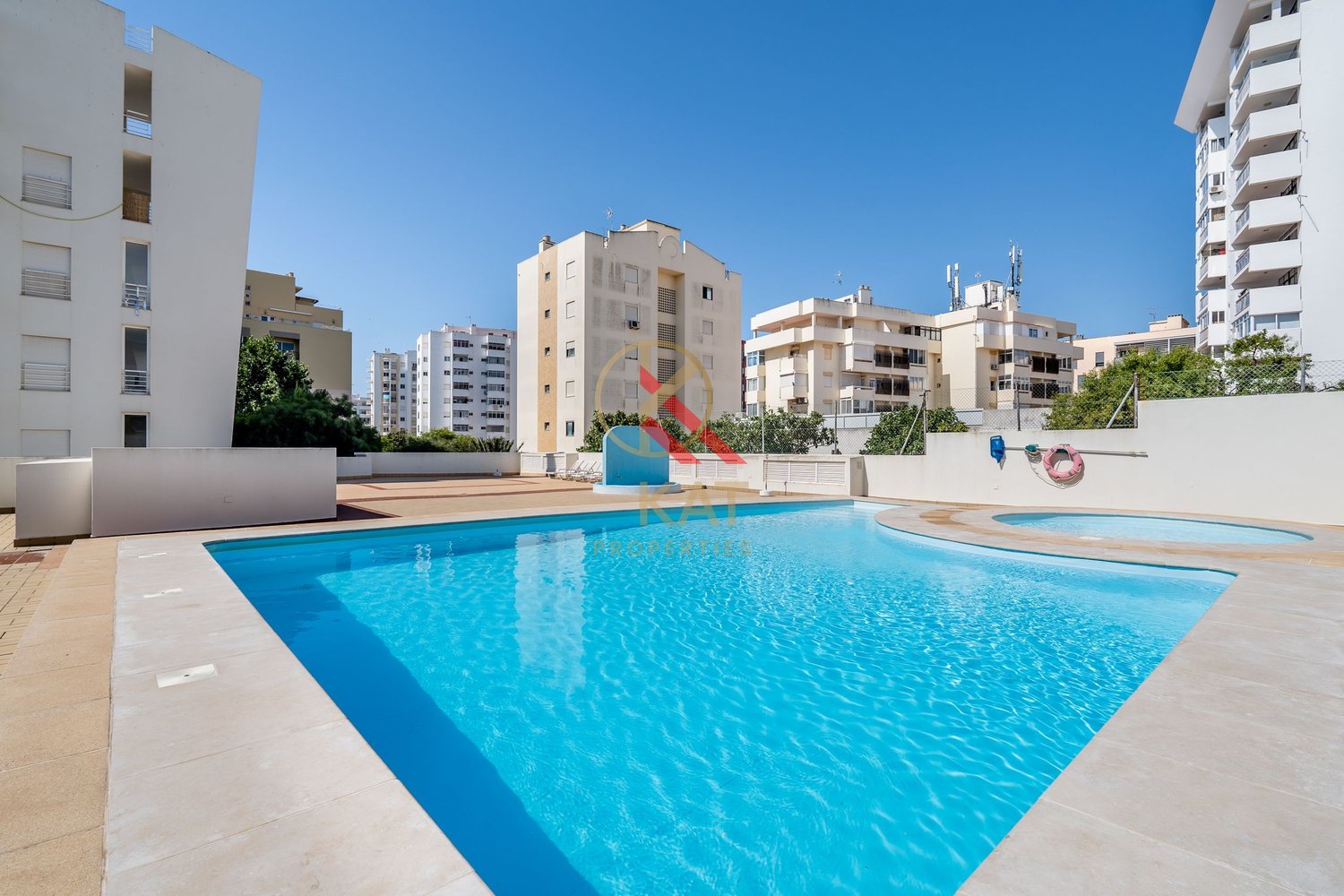  Apartamento T1 c/ Piscina, Garagem e Churrasqueira, próximo da praia 