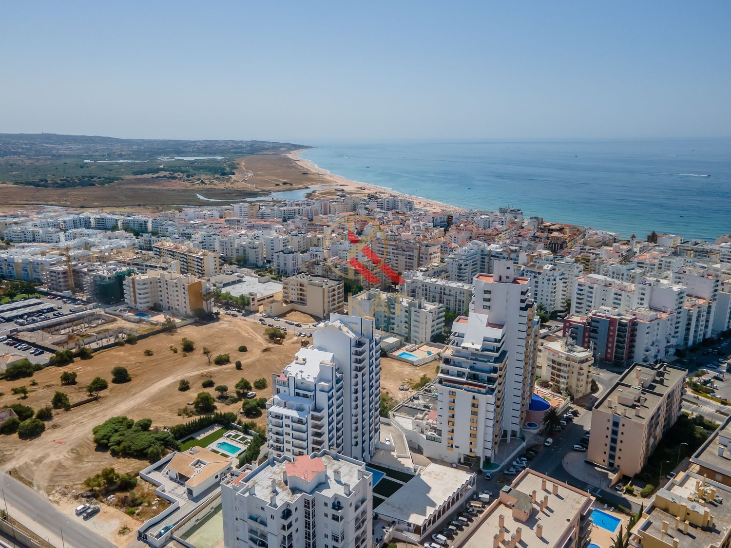  Apartamento T1 c/ Piscina, Garagem e Churrasqueira, próximo da praia 