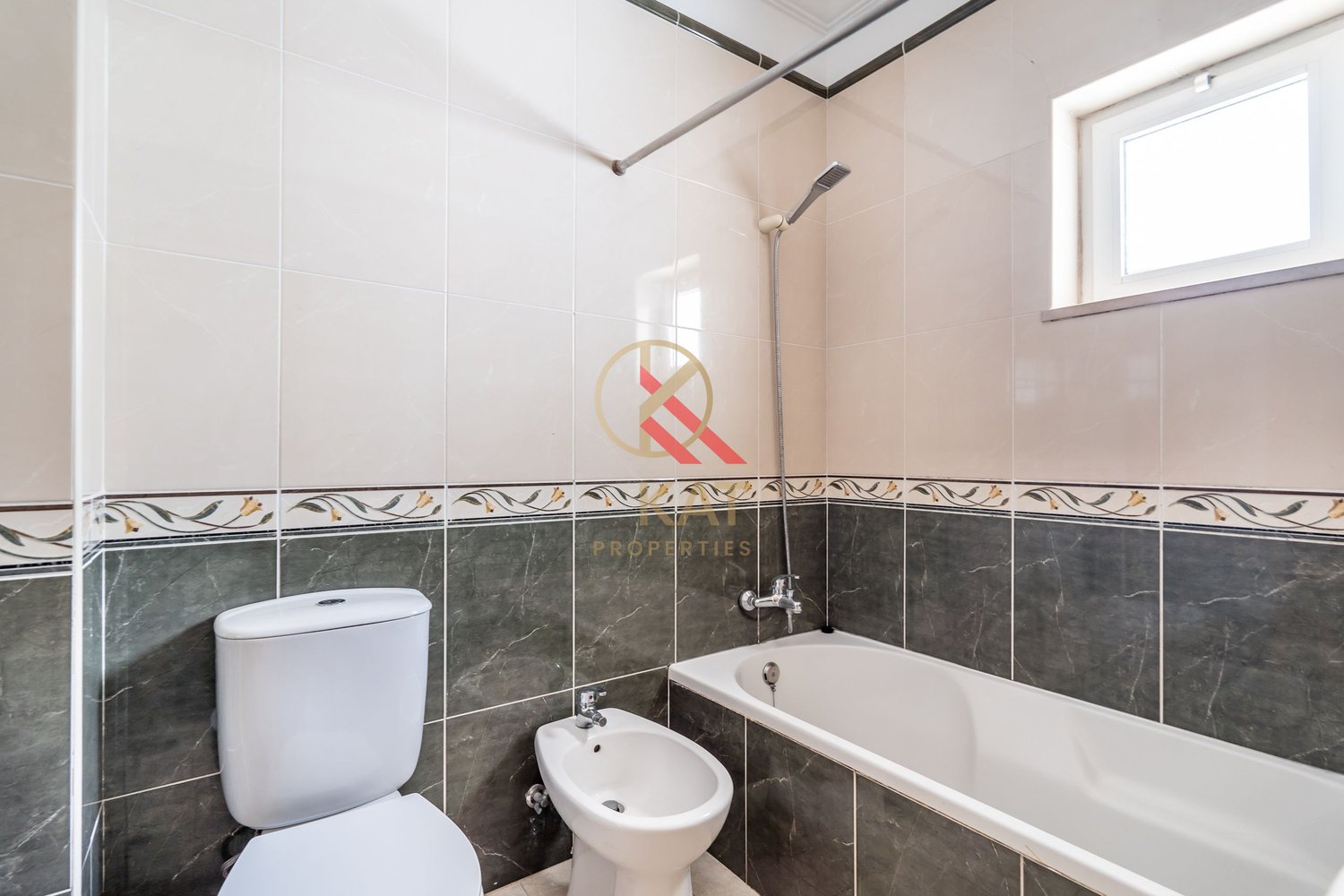  Apartamento T1 c/ Piscina, Garagem e Churrasqueira, próximo da praia 
