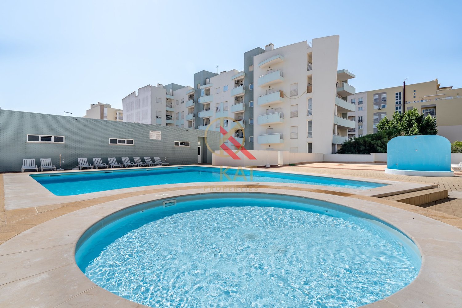  Apartamento T1 c/ Piscina, Garagem e Churrasqueira, próximo da praia 