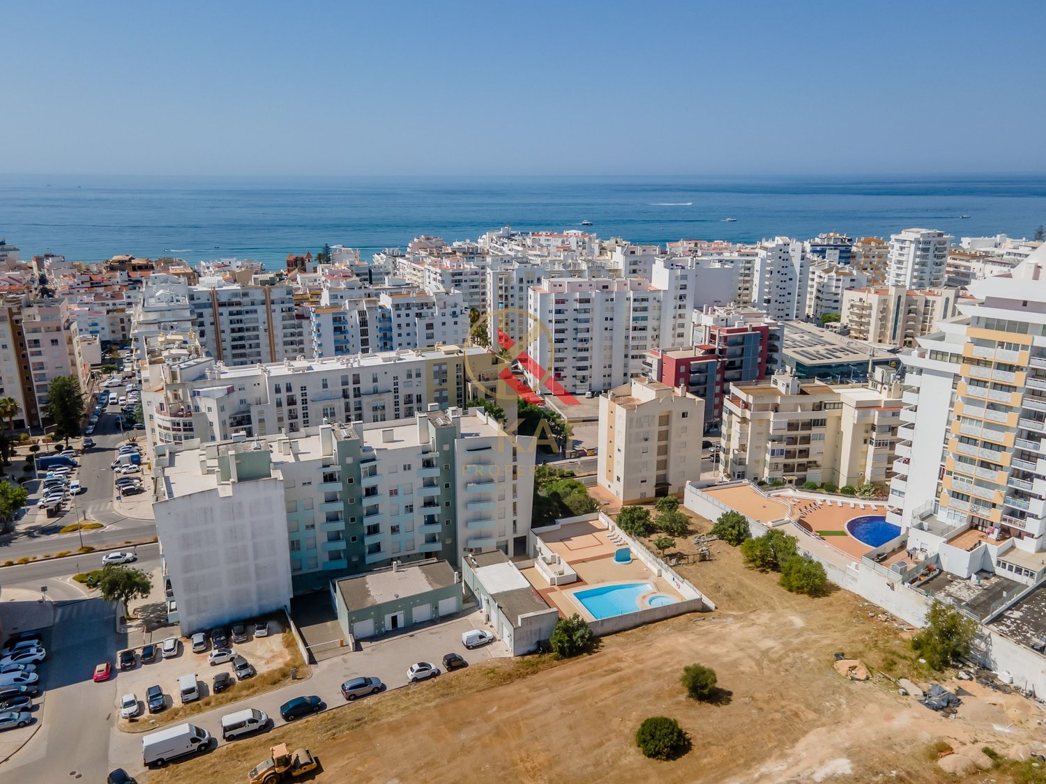  Apartamento T1 c/ Piscina, Garagem e Churrasqueira, próximo da praia 
