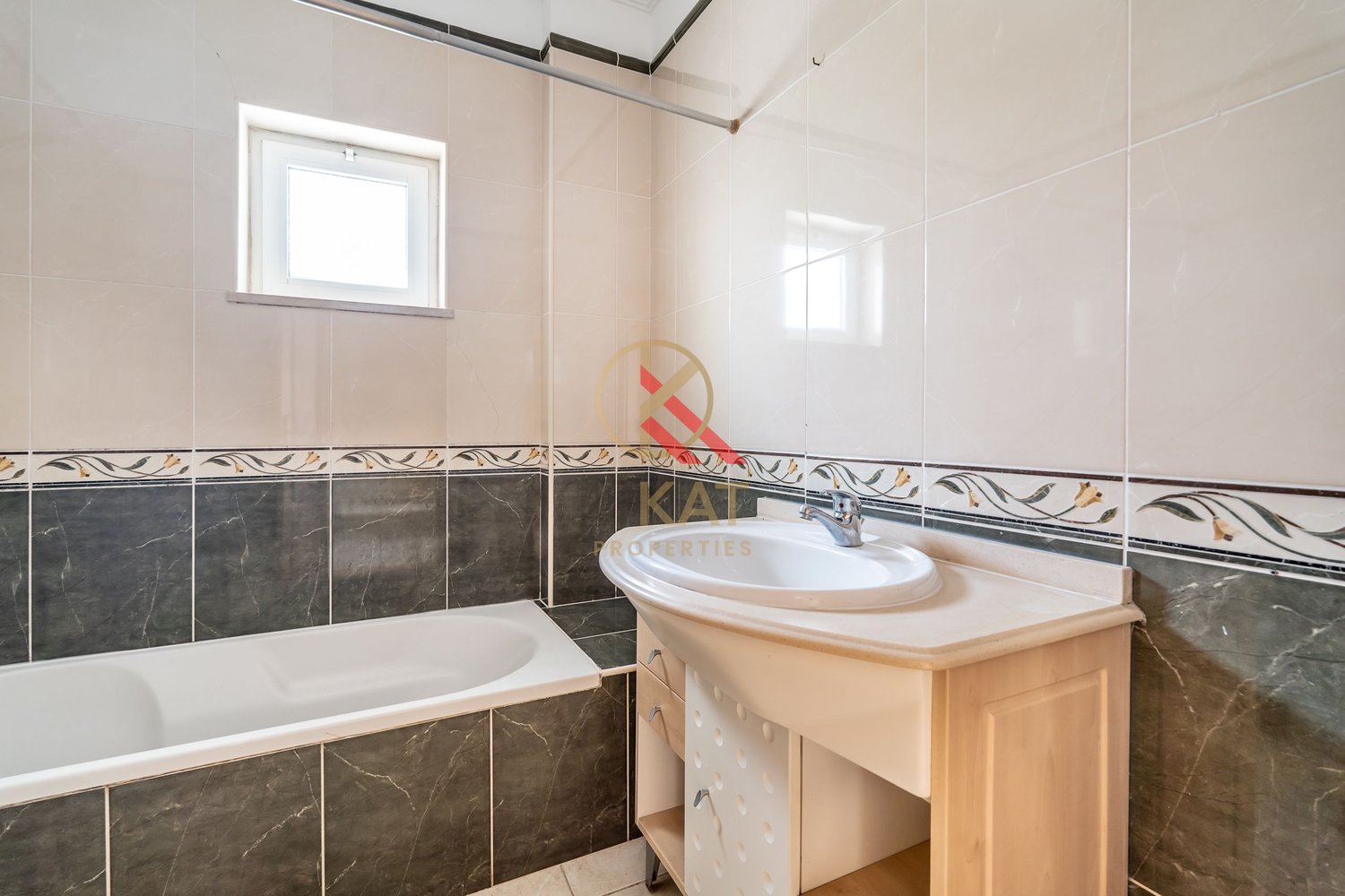  Apartamento T1 c/ Piscina, Garagem e Churrasqueira, próximo da praia 
