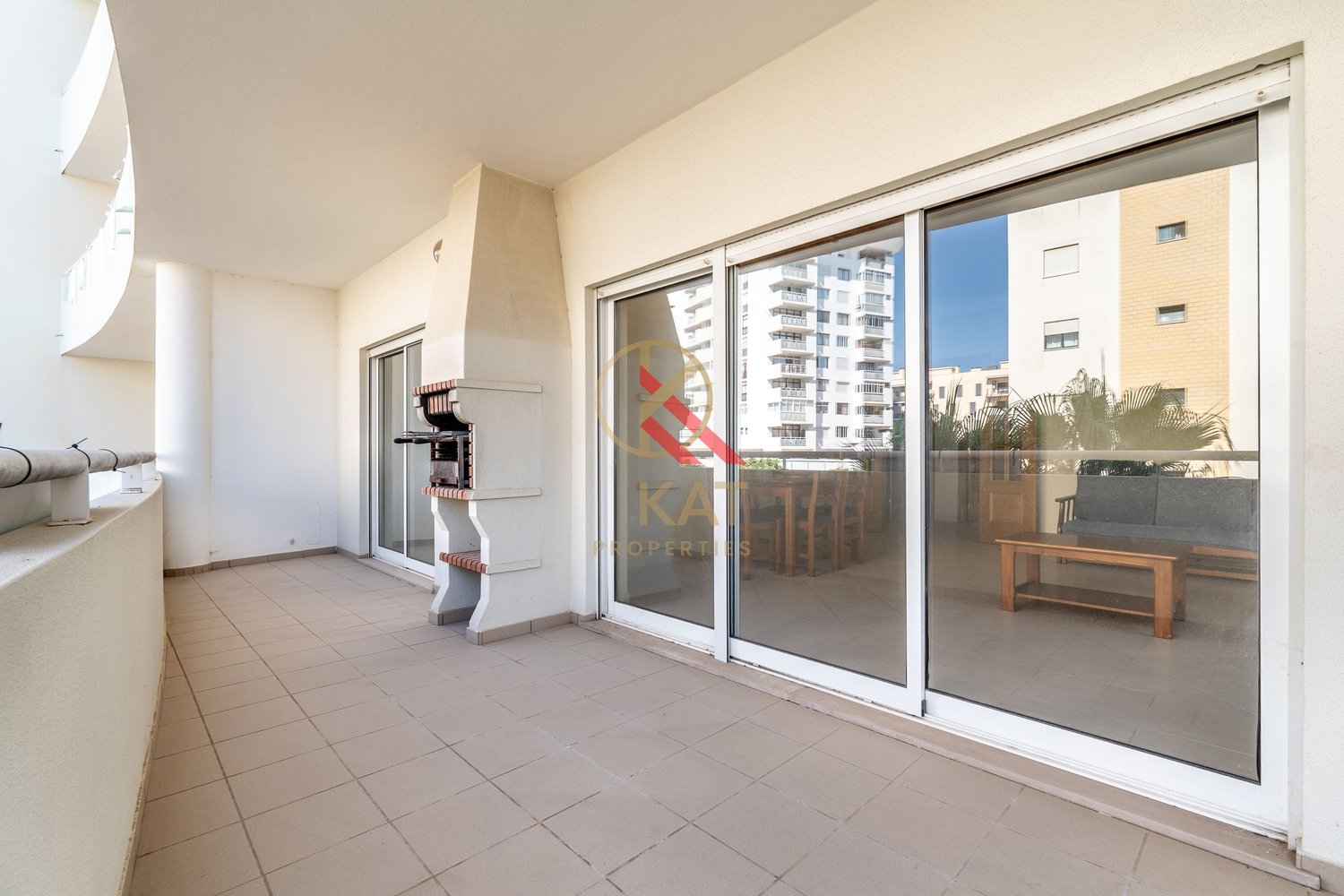  Apartamento T1 c/ Piscina, Garagem e Churrasqueira, próximo da praia 