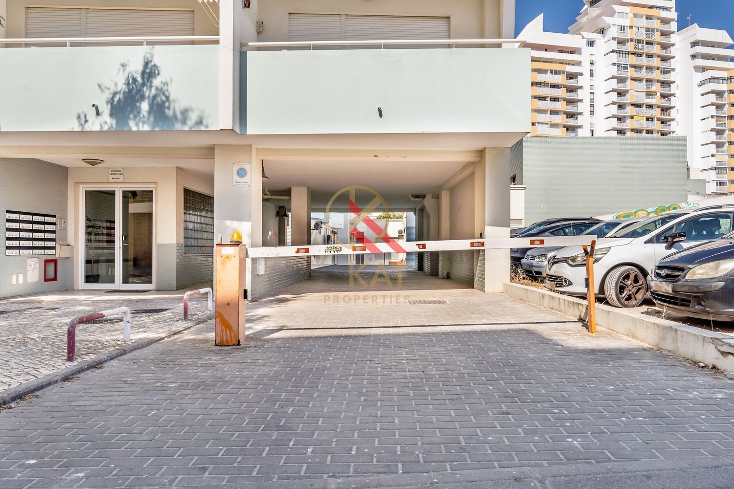  Apartamento T1 c/ Piscina, Garagem e Churrasqueira, próximo da praia 
