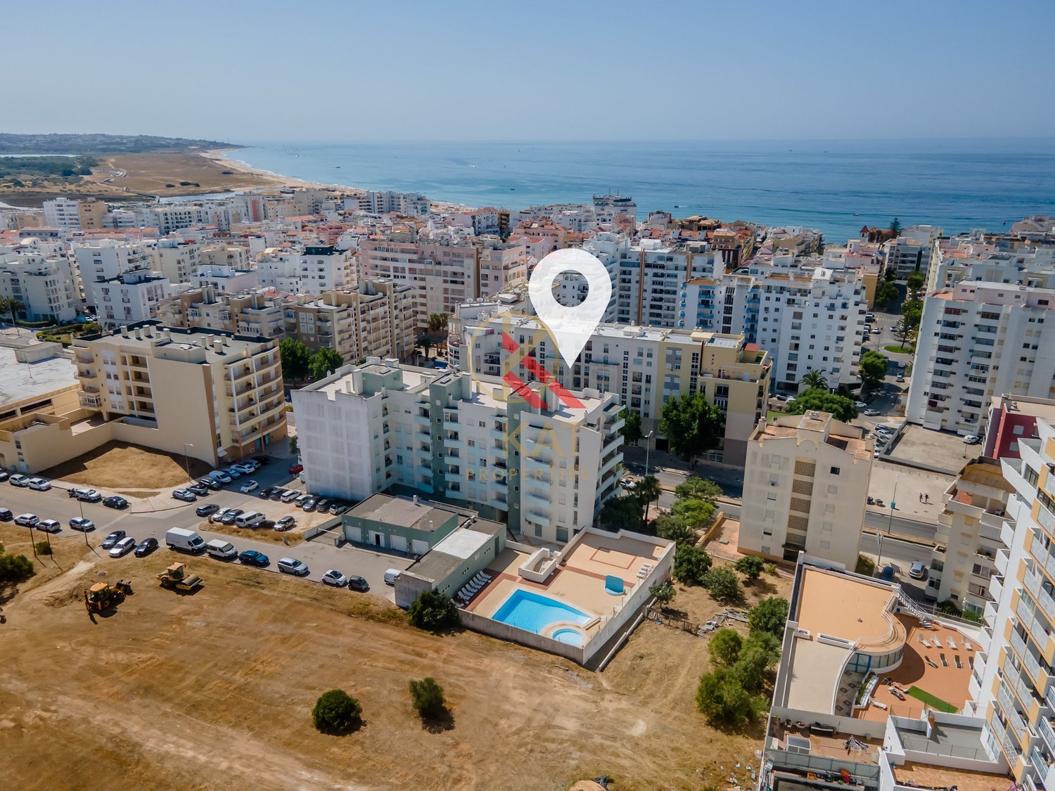  Apartamento T1 c/ Piscina, Garagem e Churrasqueira, próximo da praia 