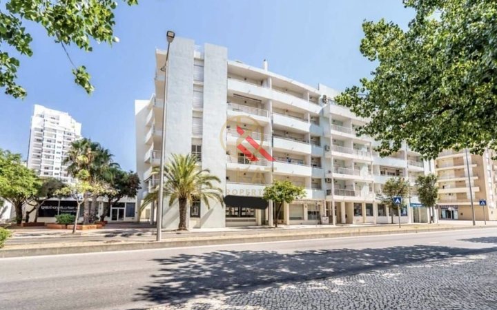  Apartamento T1 c/ Piscina, Garagem e Churrasqueira, próximo da praia 