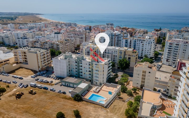  Apartamento T1 c/ Piscina, Garagem e Churrasqueira, próximo da praia 