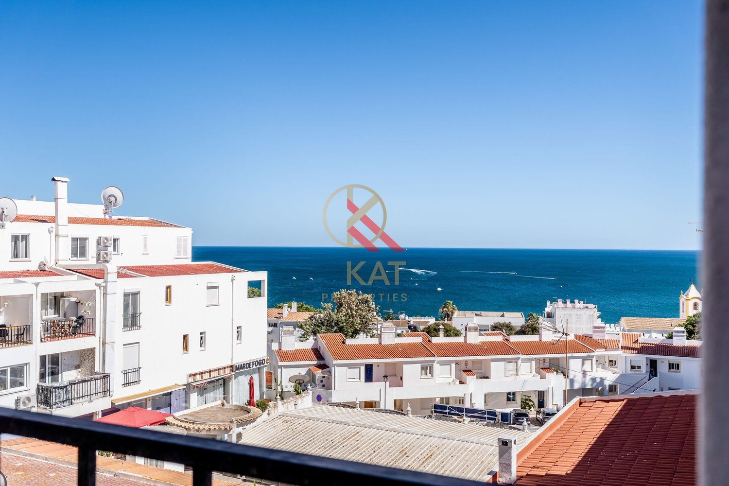 T2 com Vista Mar e Excelente Localização na Praia da Luz
