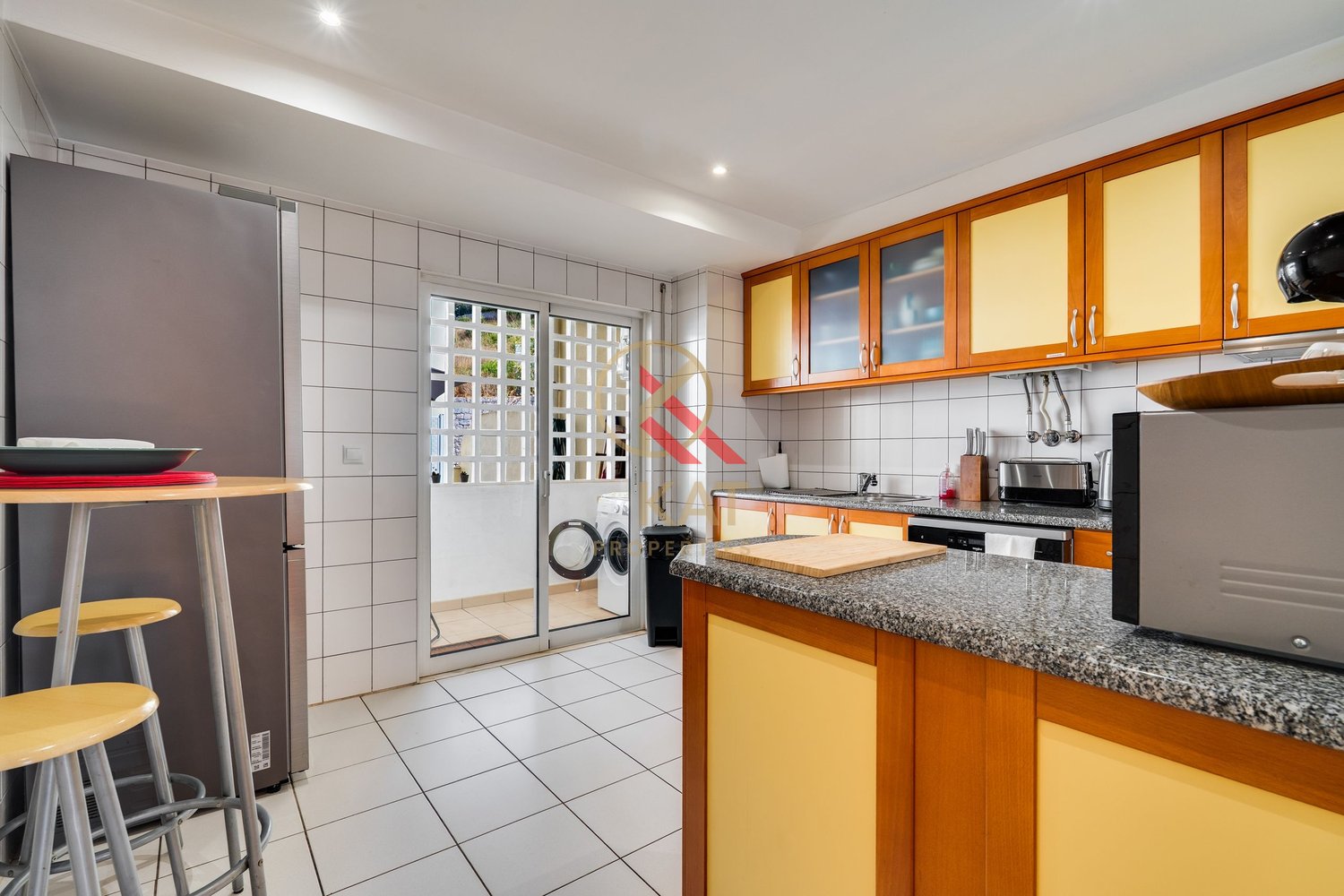 Apartamento T1+2 com Piscina e Terraços no Centro de Carvoeiro, a Poucos Passos da Praia