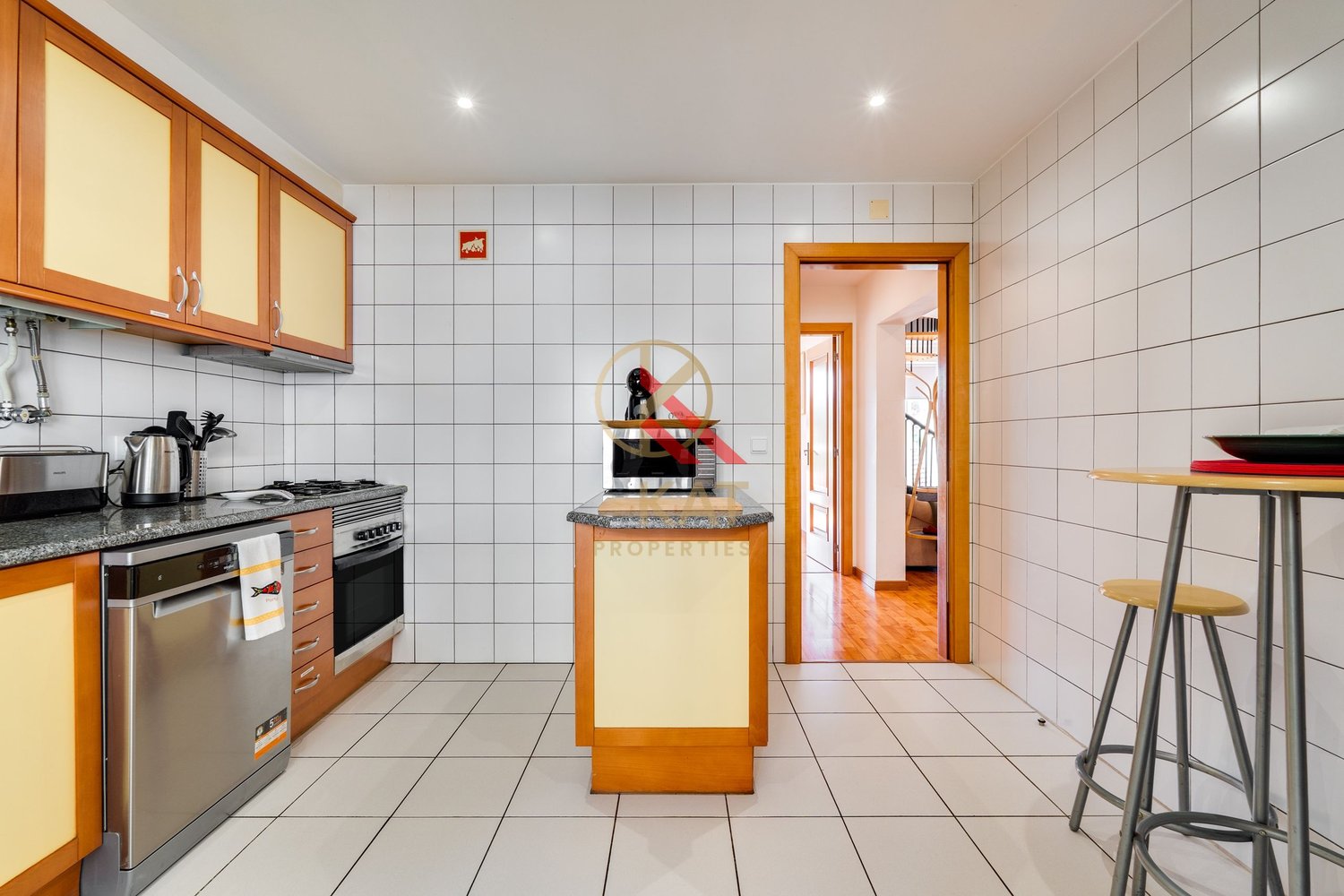 Apartamento T1+2 com Piscina e Terraços no Centro de Carvoeiro, a Poucos Passos da Praia
