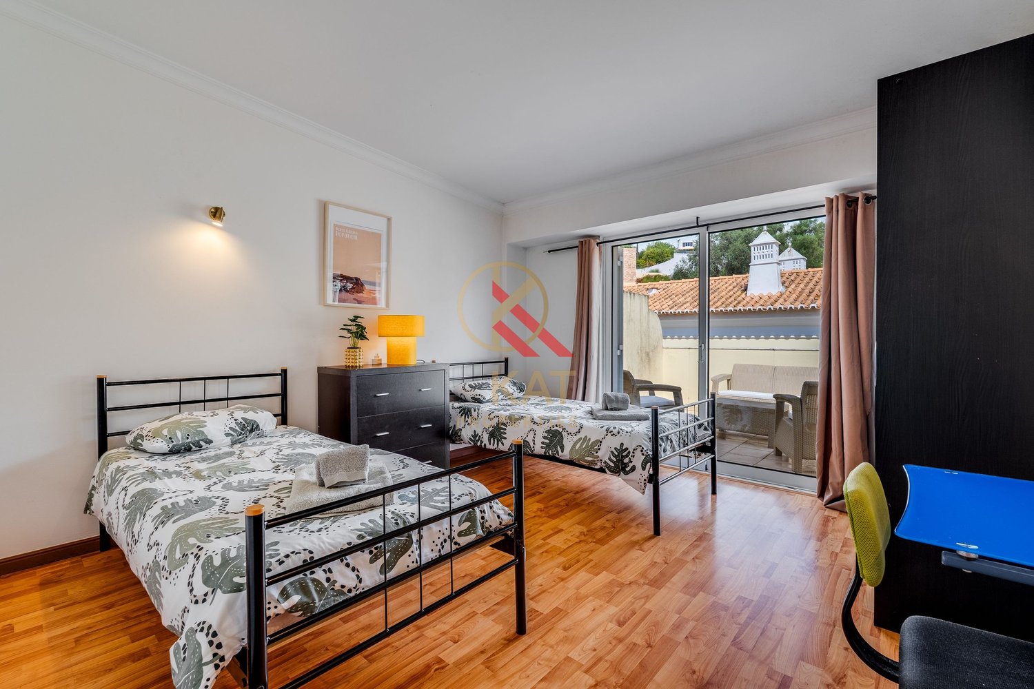 Apartamento T1+2 com Piscina e Terraços no Centro de Carvoeiro, a Poucos Passos da Praia