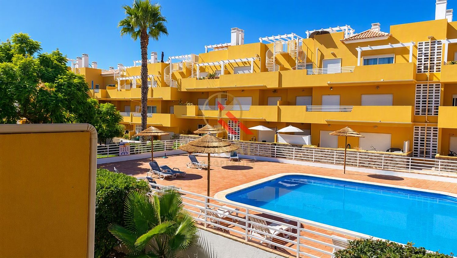 T2 com 2 WC e ampla varanda virada para a piscina | Conceição de Tavira