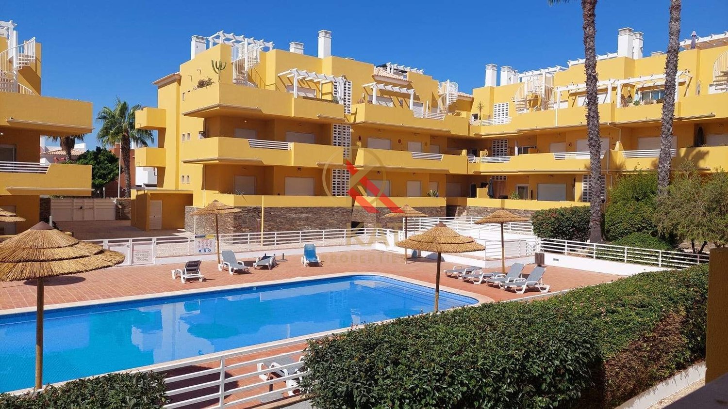 T2 com 2 WC e ampla varanda virada para a piscina | Conceição de Tavira